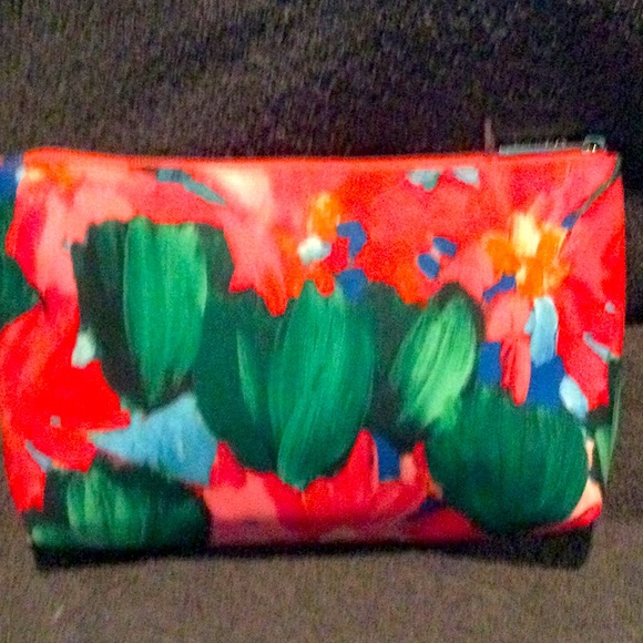 Clinique special edition new with out tags cosmetic case - Picture 3 of 3